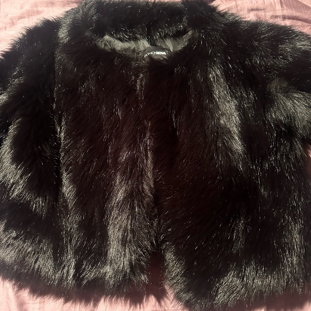 Women’s faux fur crop top jacket